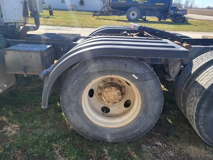 1995-ford-l9000-tandem-axle-day-cab-semi-image-23