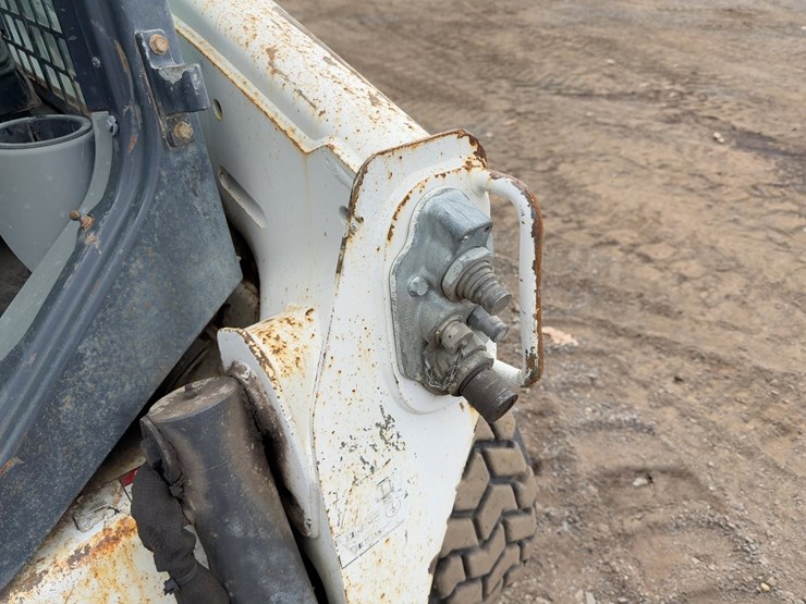 2019-bobcat-s570-image-9