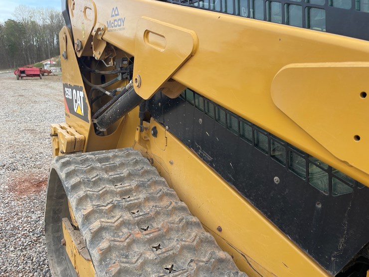2017-caterpillar-259d-image-19