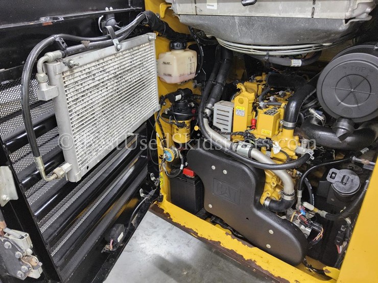 2019-caterpillar-246d3-image-29