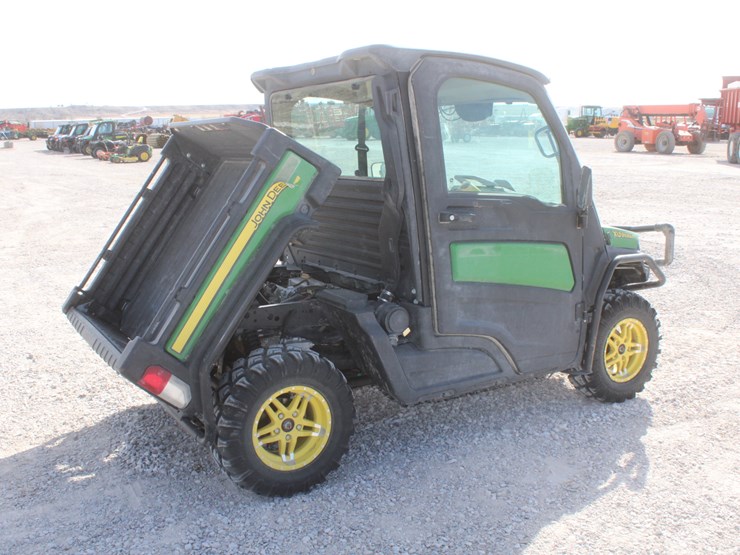 2019-john-deere-gator-image-31