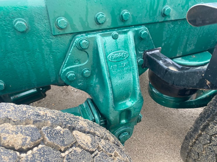 2002-peterbilt-379-image-43