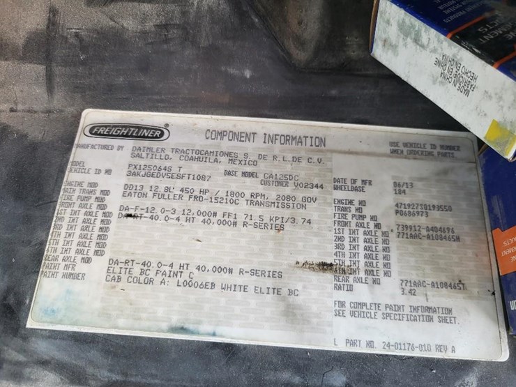 2013-freightliner-ca125dc-tandem-axle-day-cab-semi-image-61