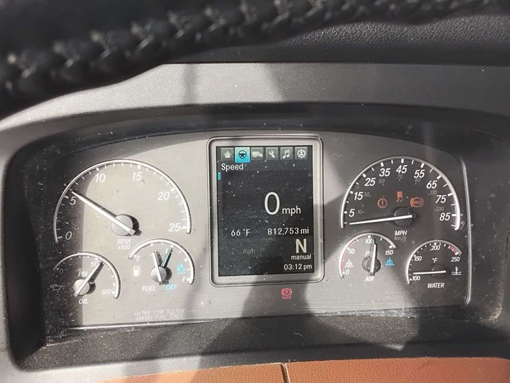 2018-freightliner-cascadia-126-image-9