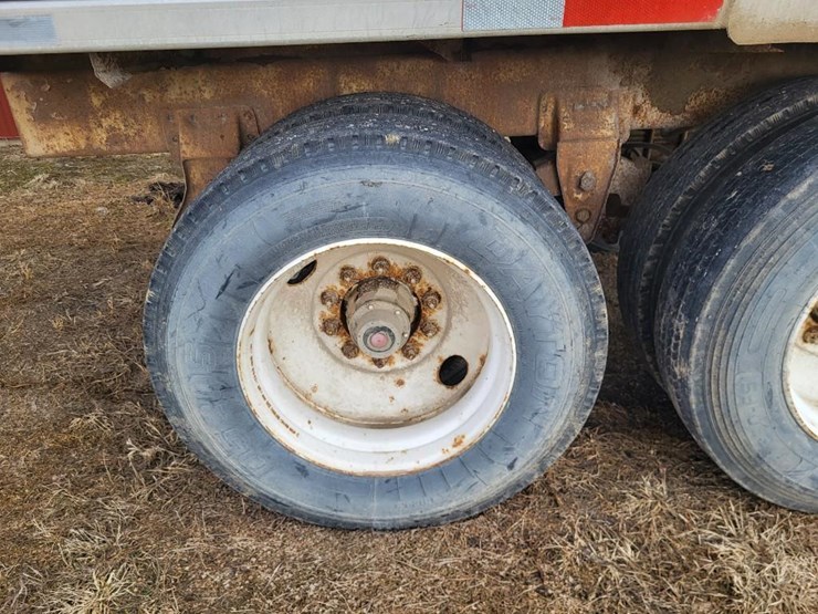1996-warren-tandem-axle-feed-semi-trailer-image-24