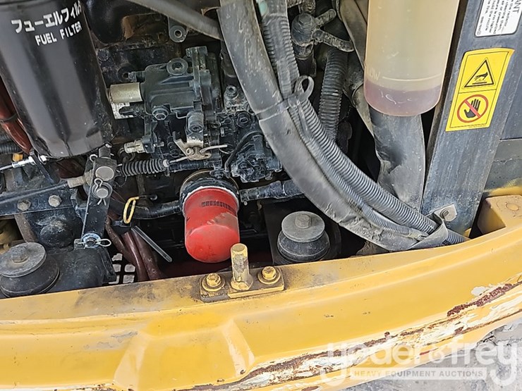 2014-takeuchi-tb235-image-17