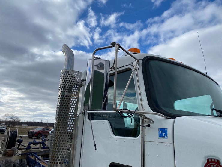 2012-kenworth-t370-image-8