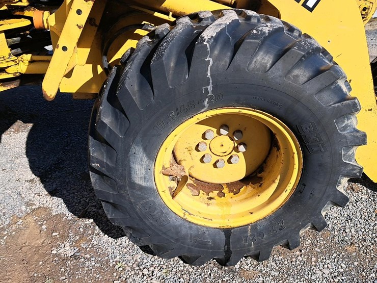 2001-deere-244h-image-38