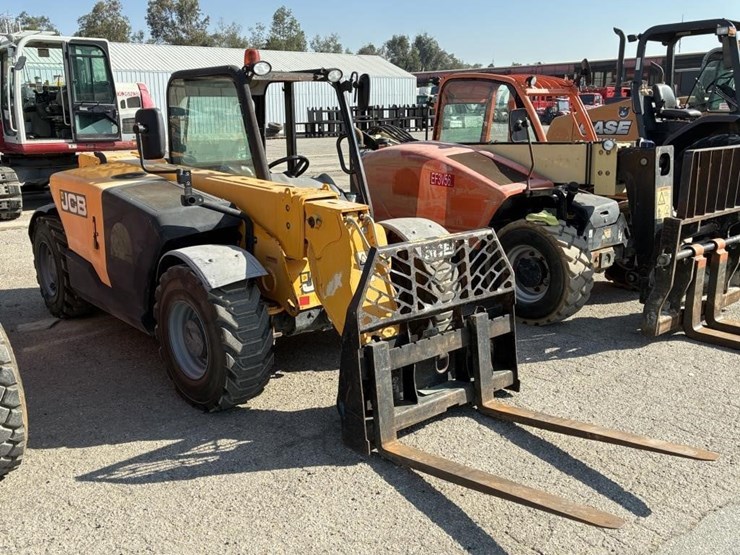 2015-jcb-525-image-2