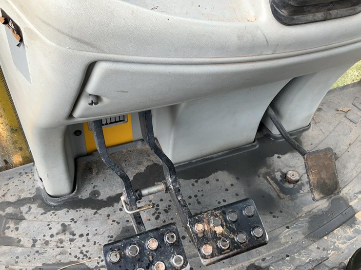 #360-•-2000-komatsu-4x4-utility-backhoe-image-29