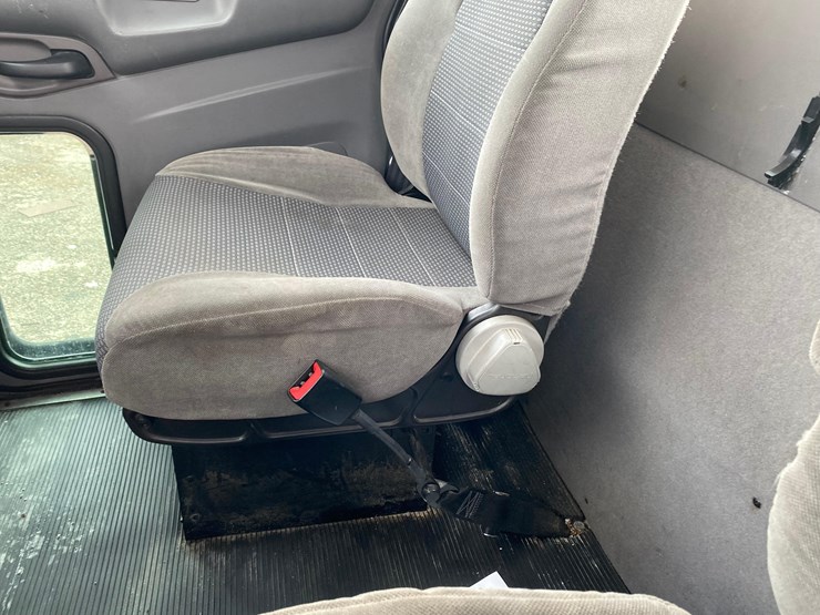 2016-peterbilt-325-image-71