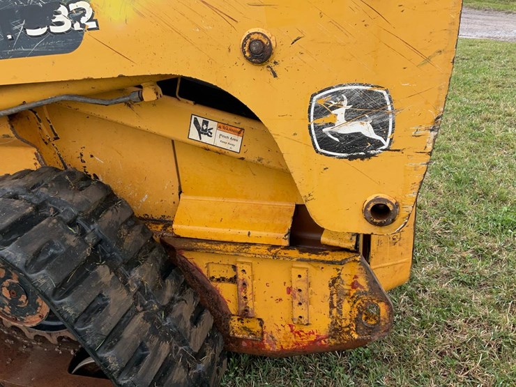 2003-deere-ct332-image-31