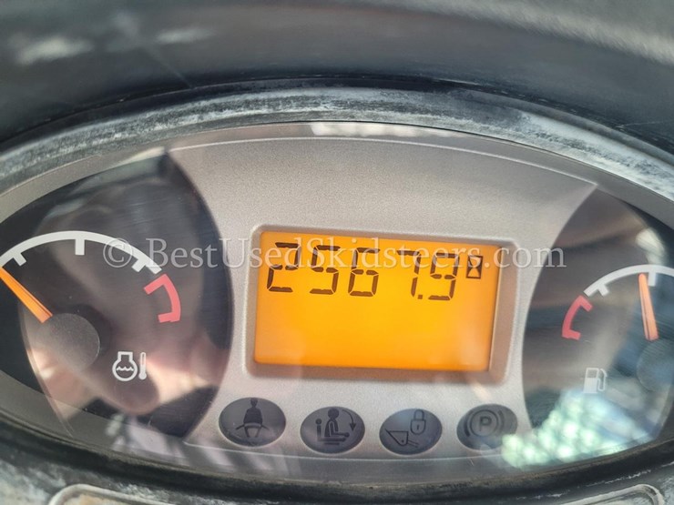 2016-bobcat-t740-image-20