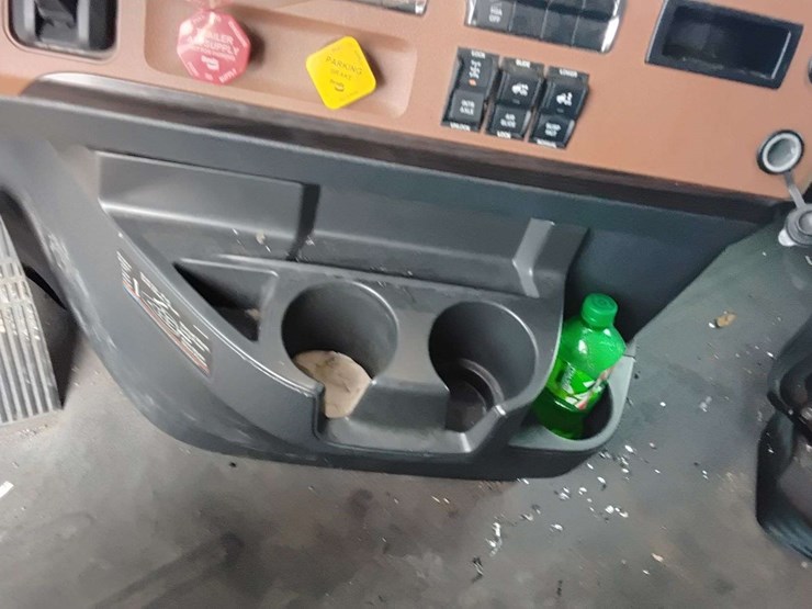 2019-freightliner-cascadia-pt126sl-3akjhhdr0kskl2228-mileage:-688348-image-31