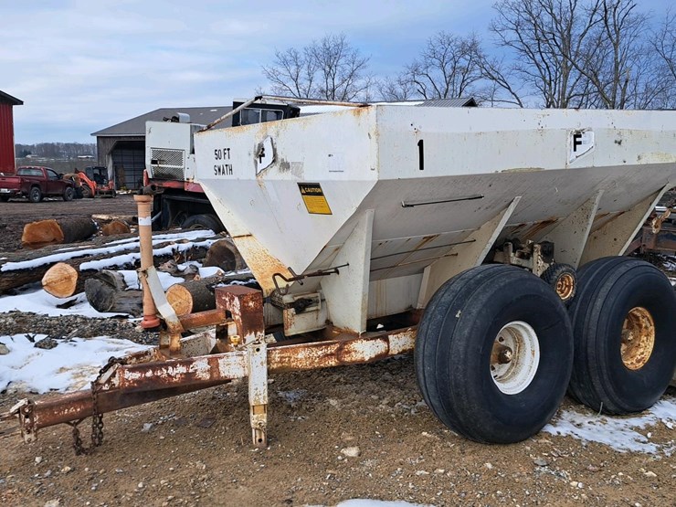 #710-•-fs-fertilizer-spreader-image-23