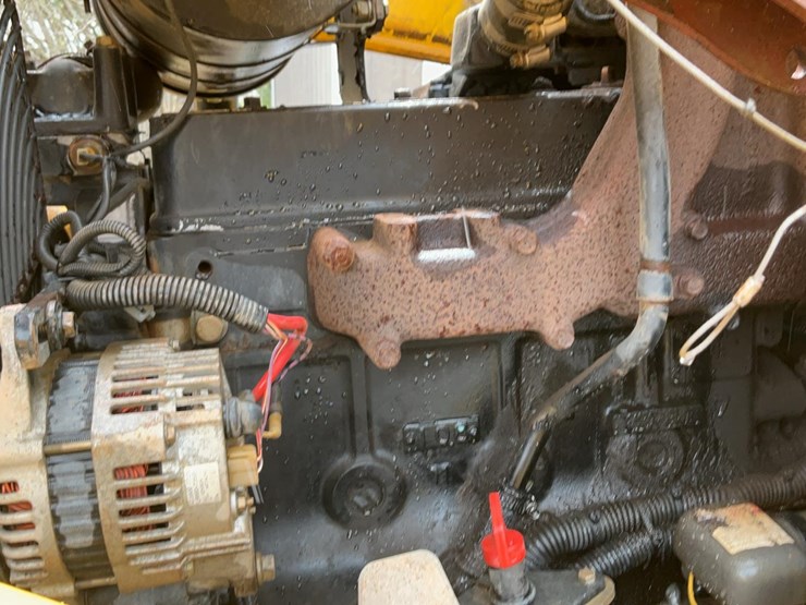 #360-•-2000-komatsu-4x4-utility-backhoe-image-17