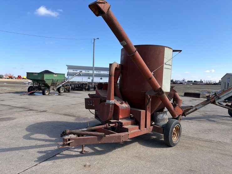 farmhand-feedmaster-grinder-mixer-image-1
