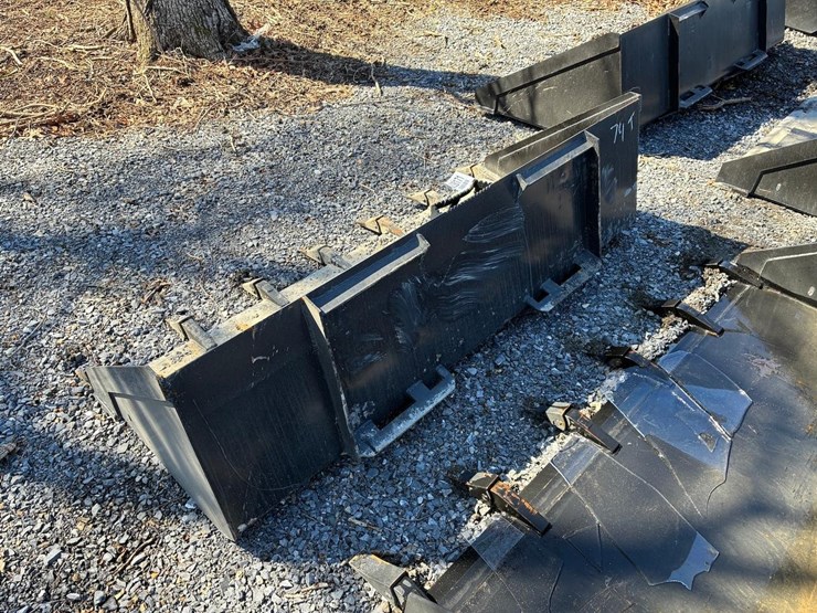 wildcat-74"-skid-steer-tooth-bucket-image-3