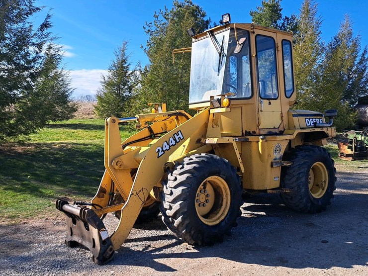 2001-deere-244h-image-39