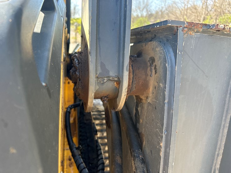 2015-deere-333e-image-18