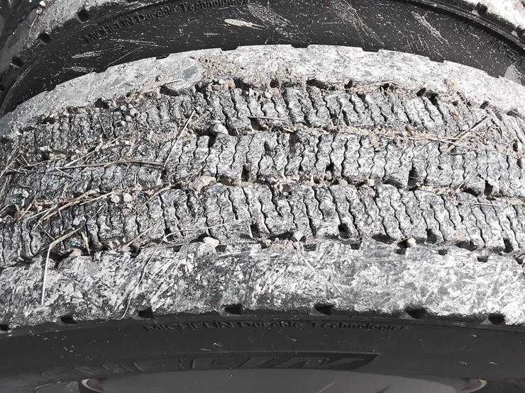 2020-freightliner-cascadia-126-image-46