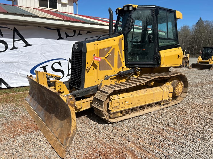 2023-caterpillar-d1-image-1