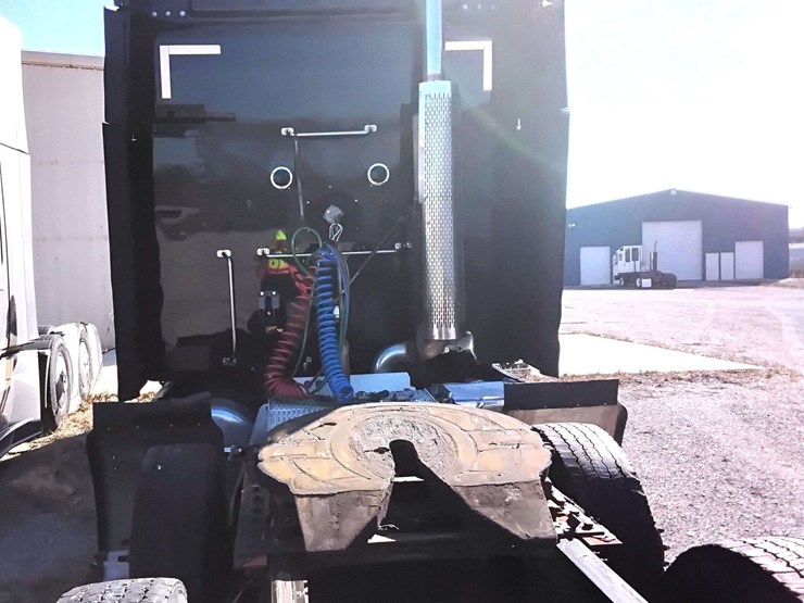 2019-peterbilt-579-image-5