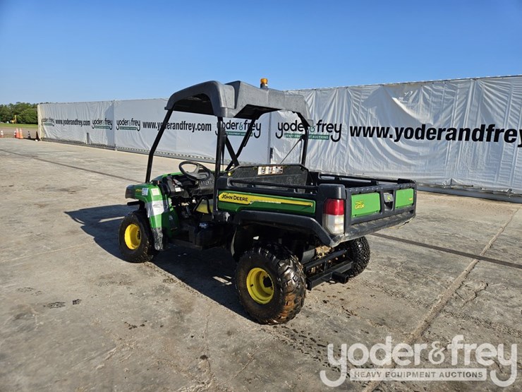 2021-john-deere-gator-hpx815e-image-3