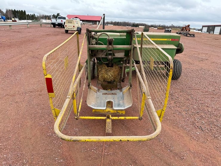 john-deere-336-image-12