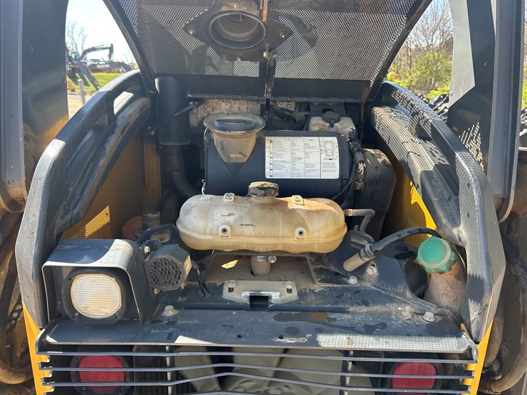 2015-deere-333e-image-22