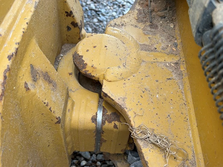 2023-caterpillar-d1-image-18