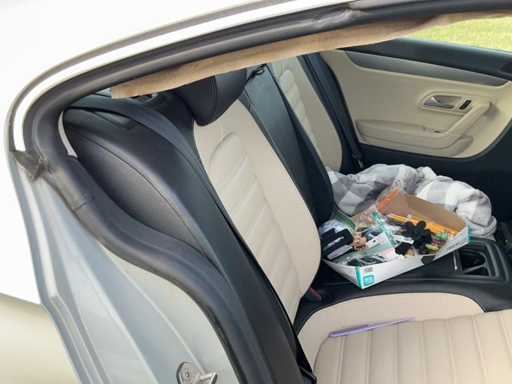 #510-•-2009-volkswagen-passat-image-27