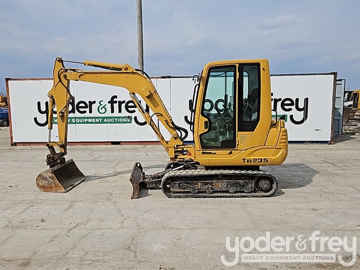 2014-takeuchi-tb235-image-2