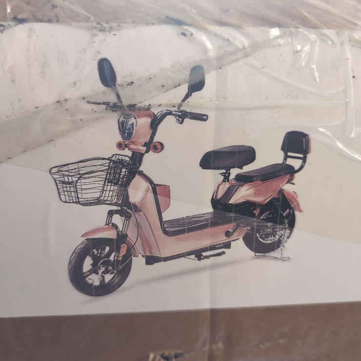 IREV Electric High End Wheeled Vehicle - New In Box - Rose Pink