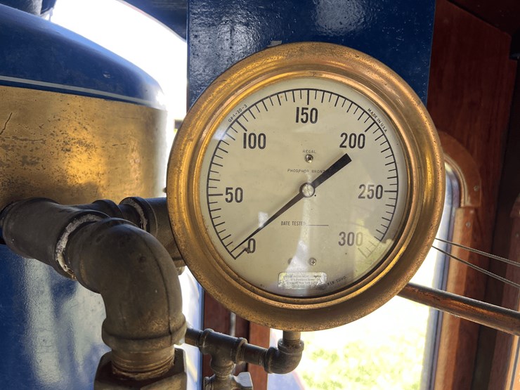 frick-steam-locomotive-with-track-image-123