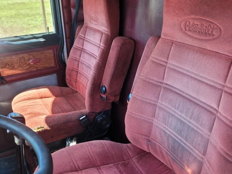 1993-peterbilt-377-image-28