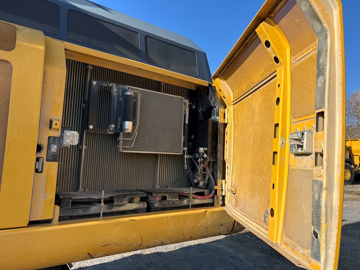 2019-deere-350g-lc-image-48