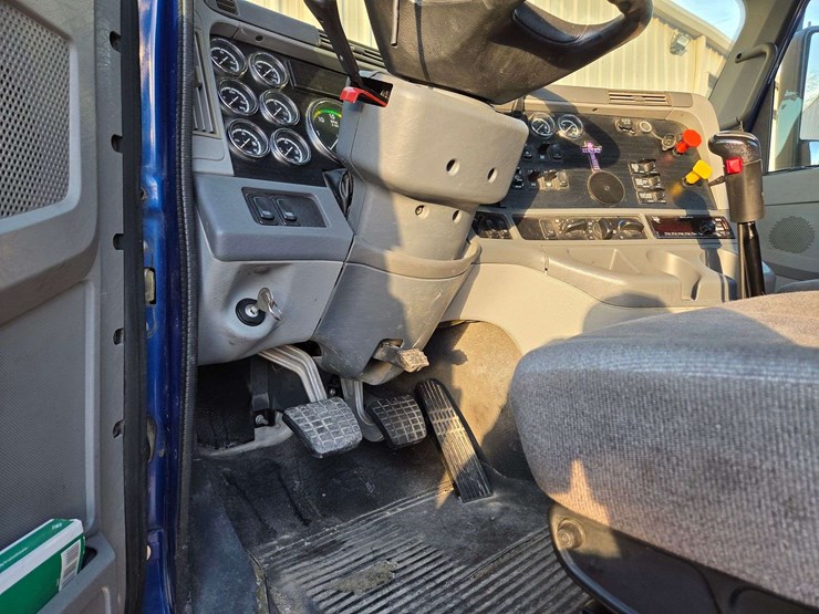2018-freightliner-semi-3alxa7007jdjt5039-mileage:-image-7