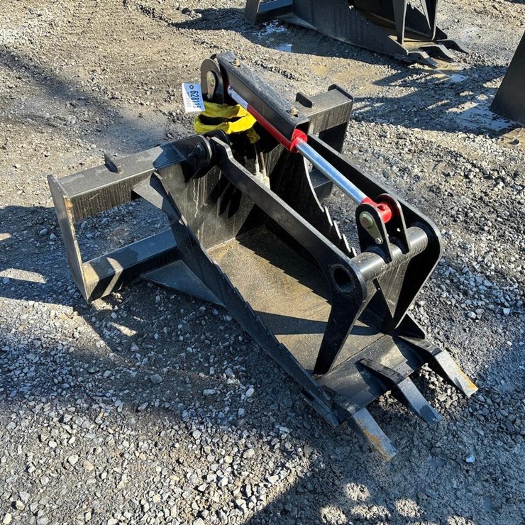 Wildcat Skid Steer Ditching Grapple Bucket