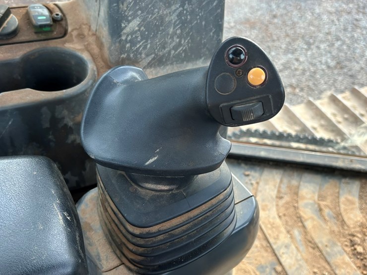 2023-caterpillar-d1-image-49