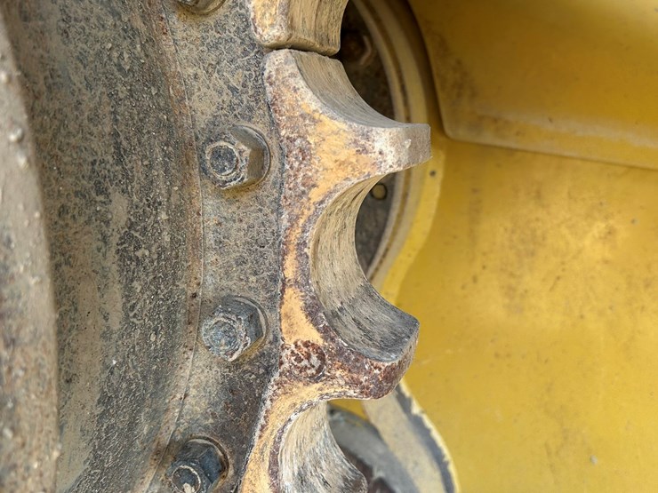 2015-caterpillar-d6t-lgp-image-90