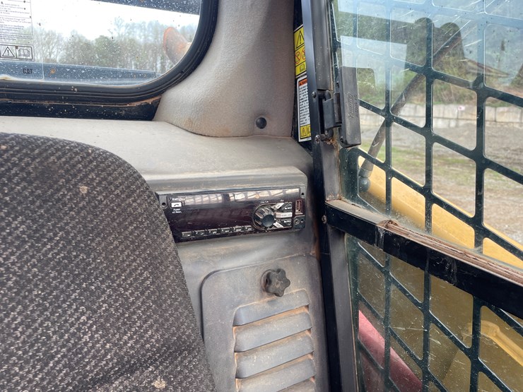 2017-caterpillar-259d-image-41