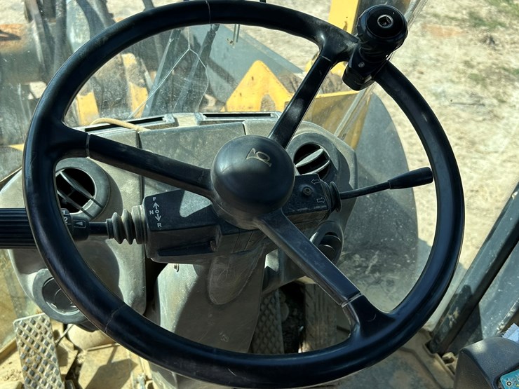 2010-deere-544k-image-76