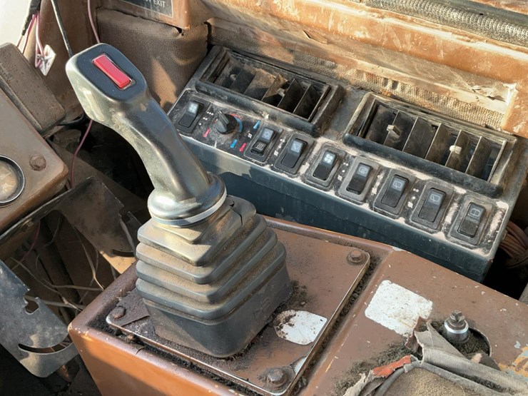 #300-•-2004-dressta-555b-wheel-loader-image-17