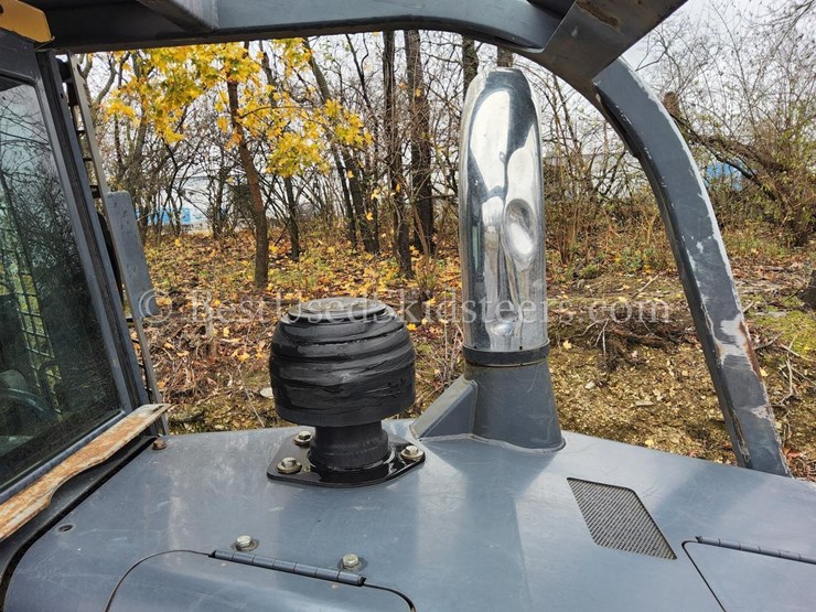 2017-deere-650k-image-48