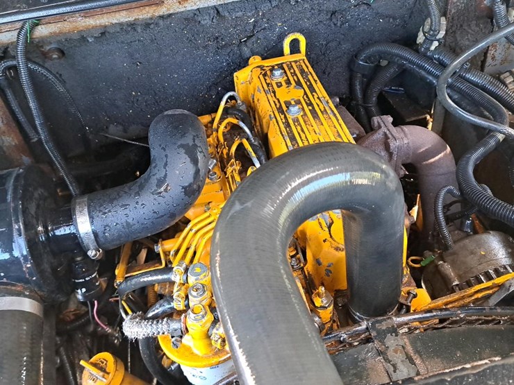 2001-deere-244h-image-10