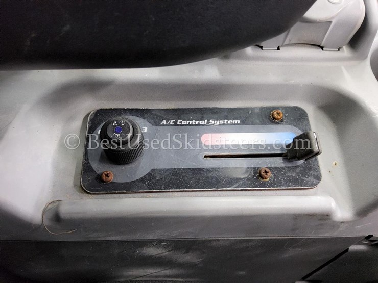 2015-kubota-svl90-2-image-25