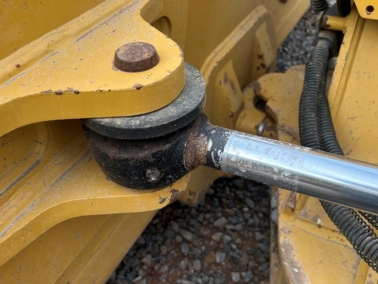 2023-caterpillar-d1-image-13