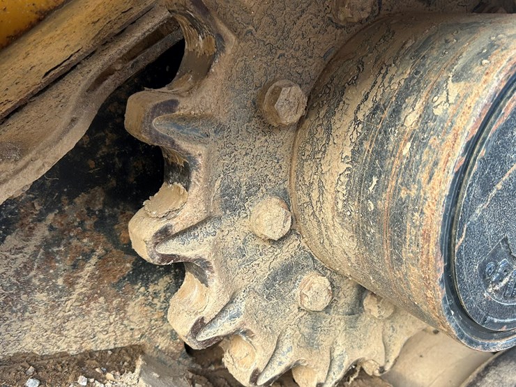 2011-deere-333g-image-61