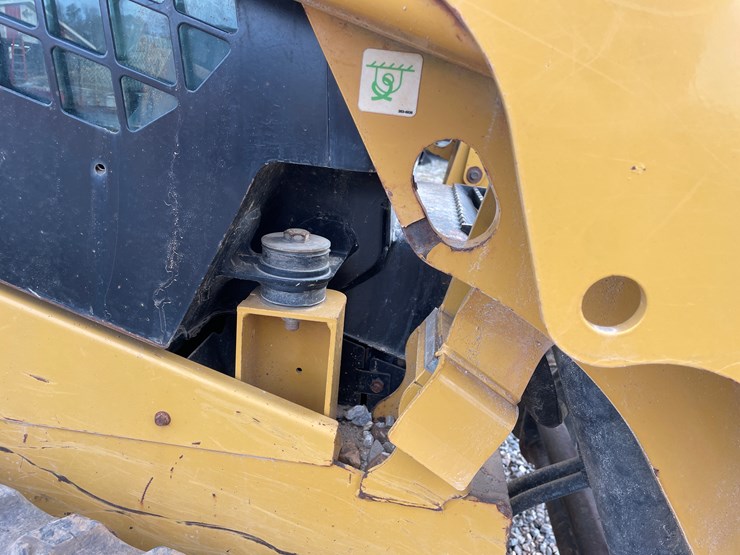 2017-caterpillar-259d-image-18